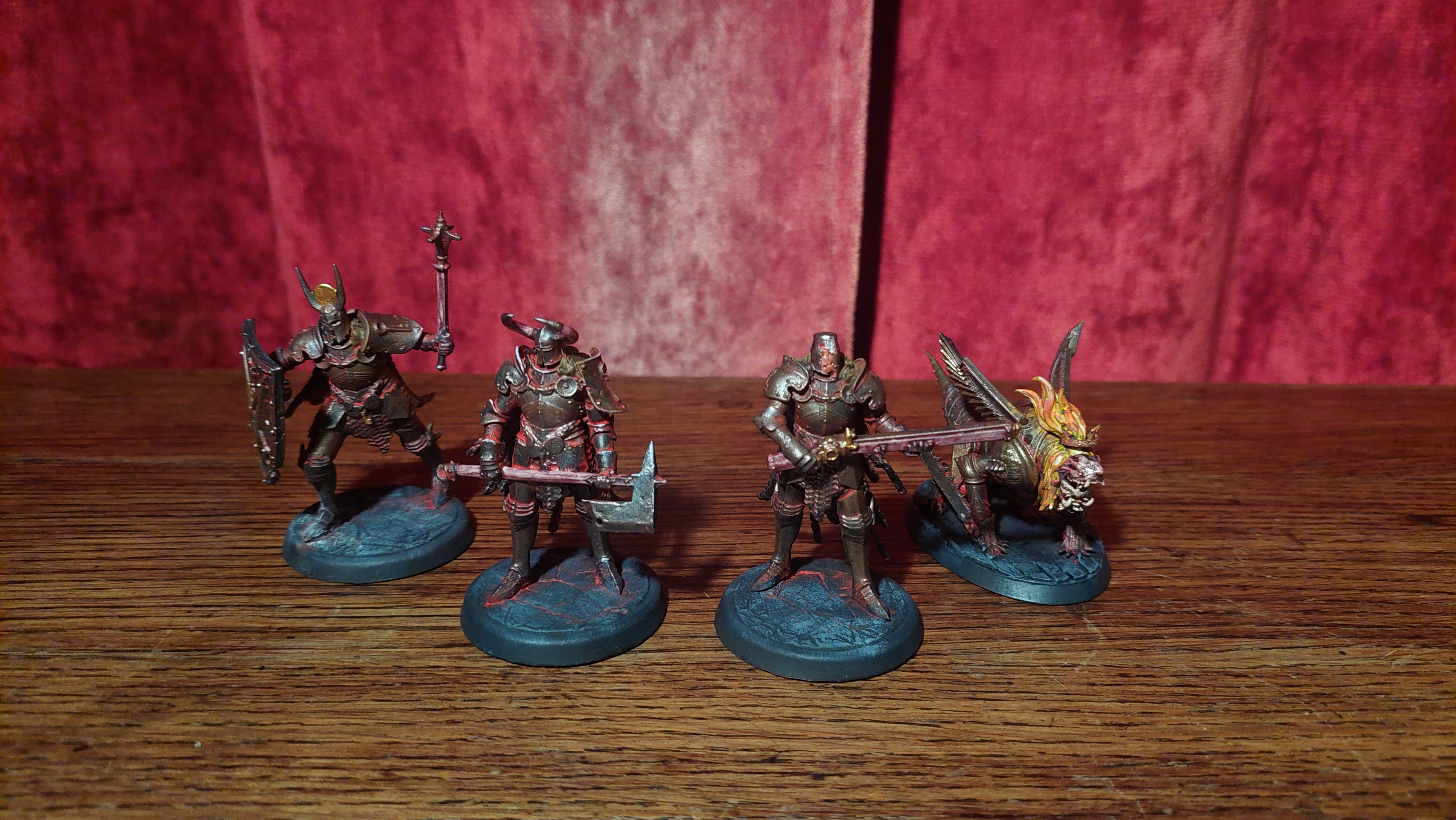 Photo d'un groupe de 4 figurines de la gamme Trench Crusade. Elles appartiennent à la faction de la Court du Serpent à Sept Têtes.